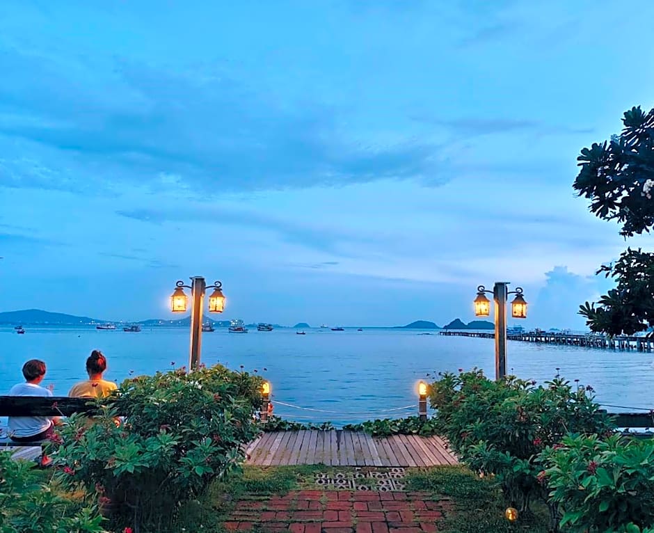 Baan Sattahip by the sea