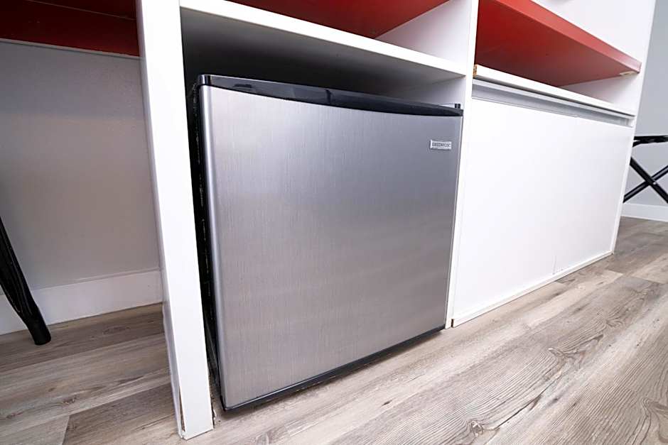 Disney 12 minutes for family, Pool and parking FREE