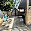 Paddock Pod - Sleeps 4 & Roofed Over Private Hot Tub & NEW SAUNA