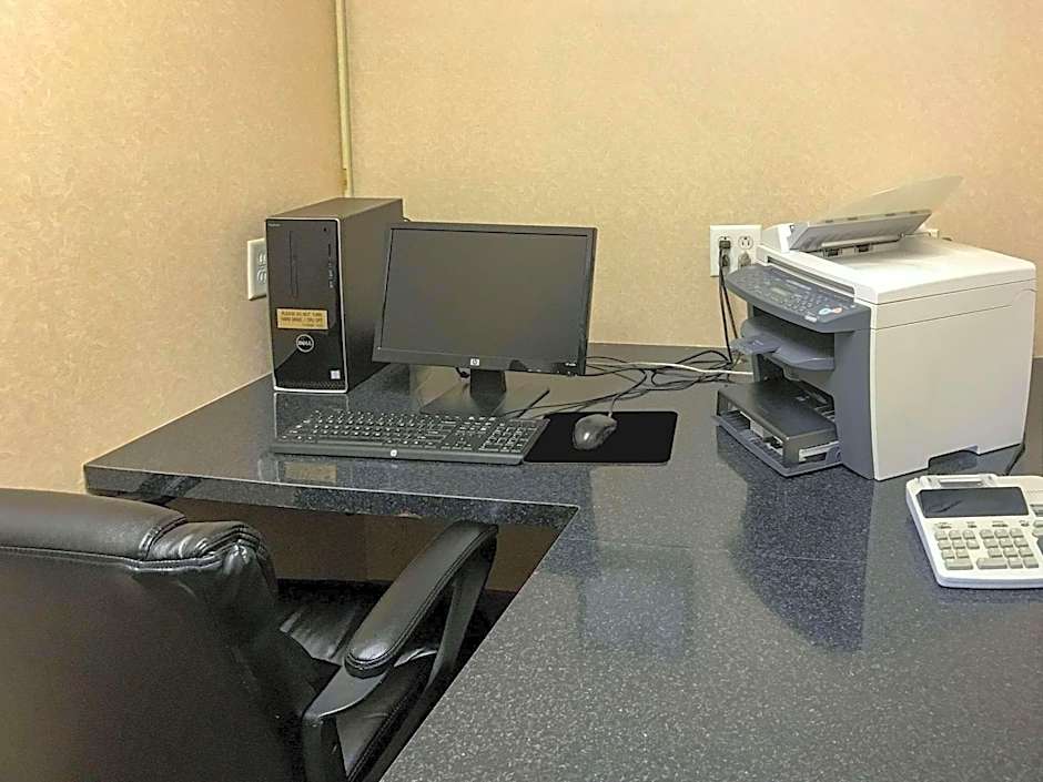 Country Inn & Suites by Radisson, Mt. Pleasant-Racine West, WI