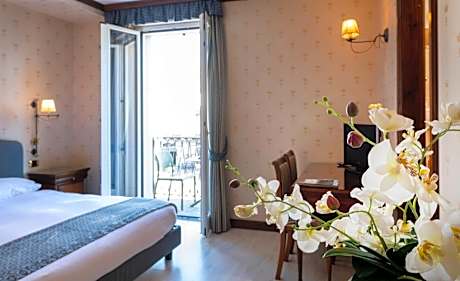 Double Room with Lake View and Terrace