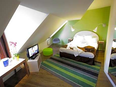 TRIBE Extra Double Room