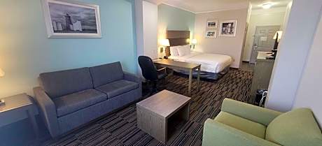 King Room with Bath Tub and Couch - Disability Access/Non-Smoking