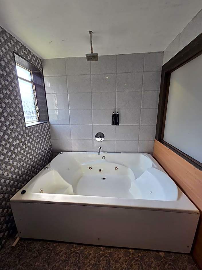 Cloud Green Resort & Spa