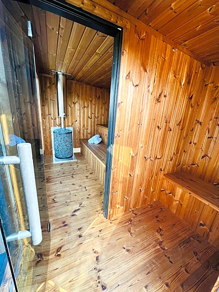 Old Tree Village & Restaurant