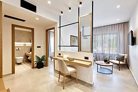 Classic Suite with Pool View