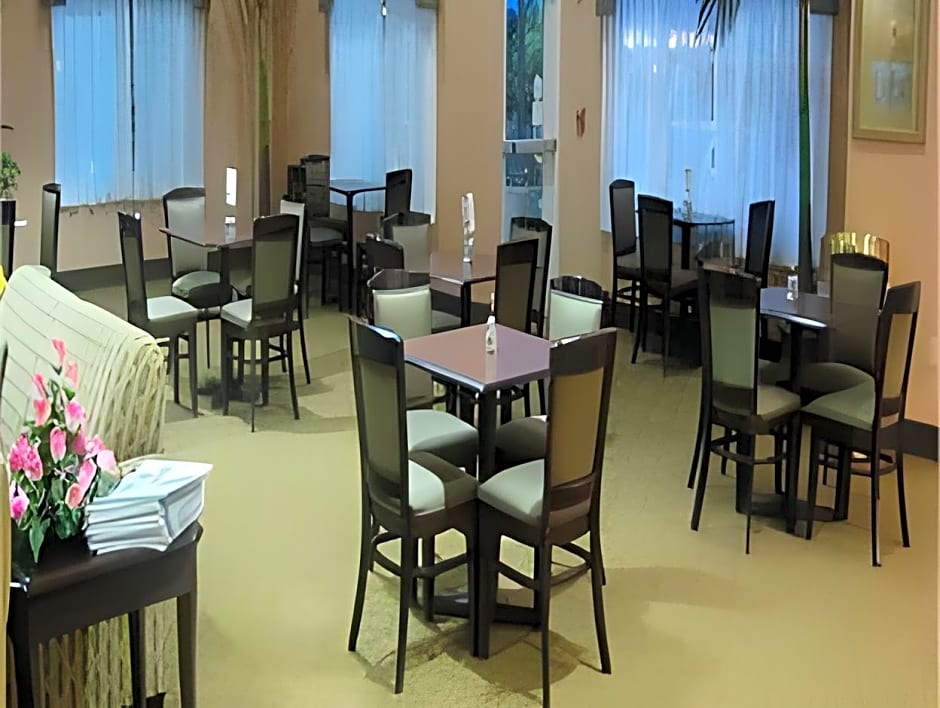 Holiday Inn Express Delano Highway 99 By IHG