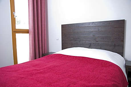 One-Bedroom Alcove or Two-Bedrooms (6 Adults)