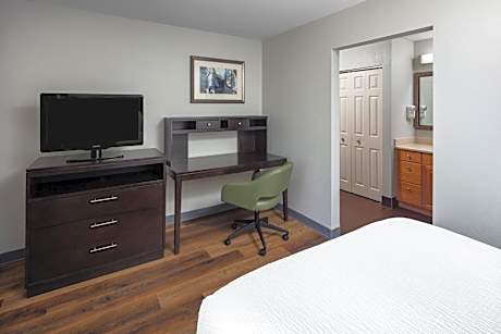One-Bedroom Queen Suite - Non-Smoking