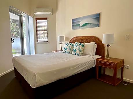 One-Bedroom Apartment Pool Side