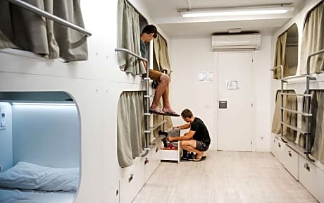 Bed in 8-Bed Mixed Dormitory Room