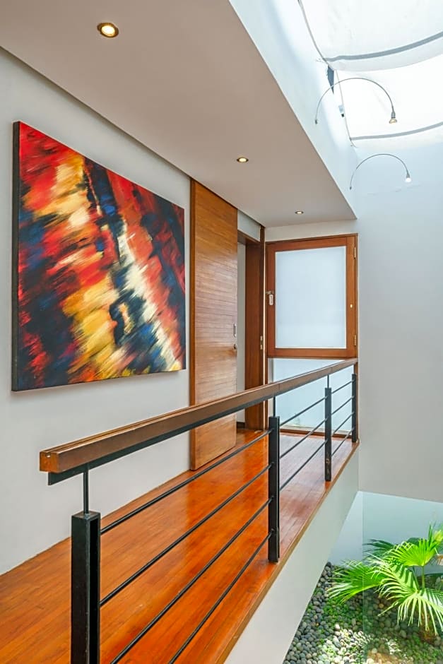 Villa Rio - Contemporary 2BR Villa in Downtown Seminyak
