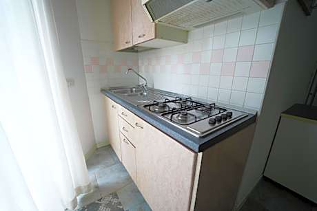 One-Bedroom Apartment with Balcony (5 Adults)