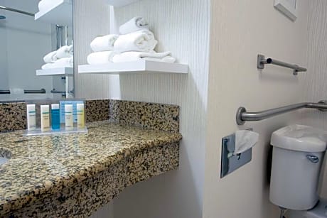 1 King Mobility Access With Tub Nonsmoking