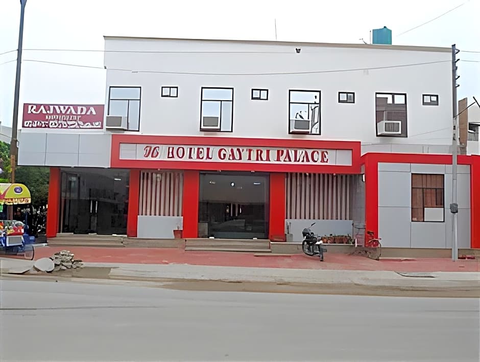 Hotel Gayatri Palace