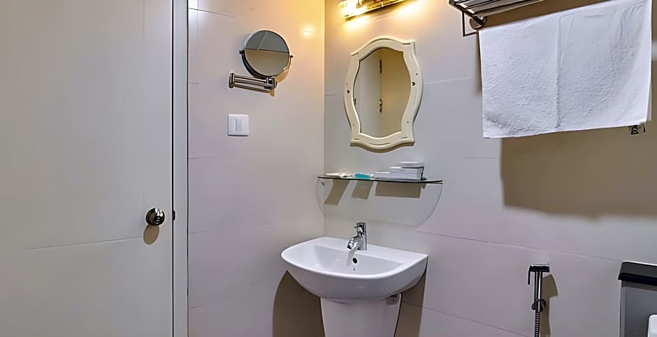 Srivar Hotels