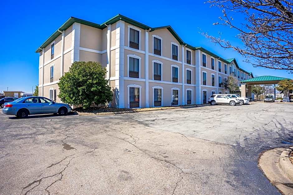 Ark Suites By OYO Jonesboro I-555