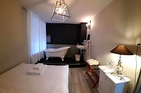 Queen Room with Garden View