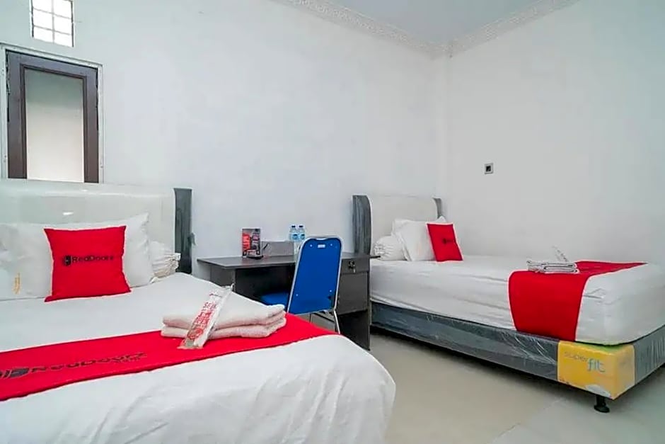RedDoorz Syariah near Jalan A Yani KM 8 Citraland