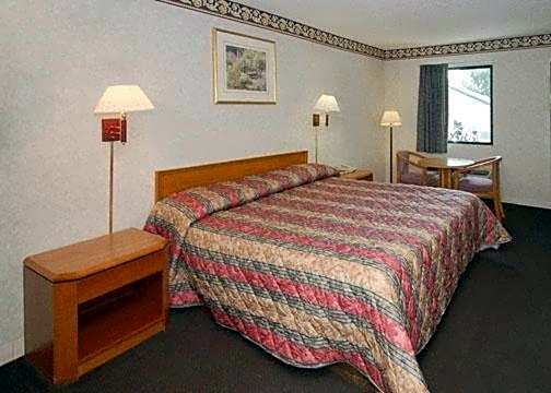 Americas Best Value Inn & Suites Macon at Eisenhower Pkwy