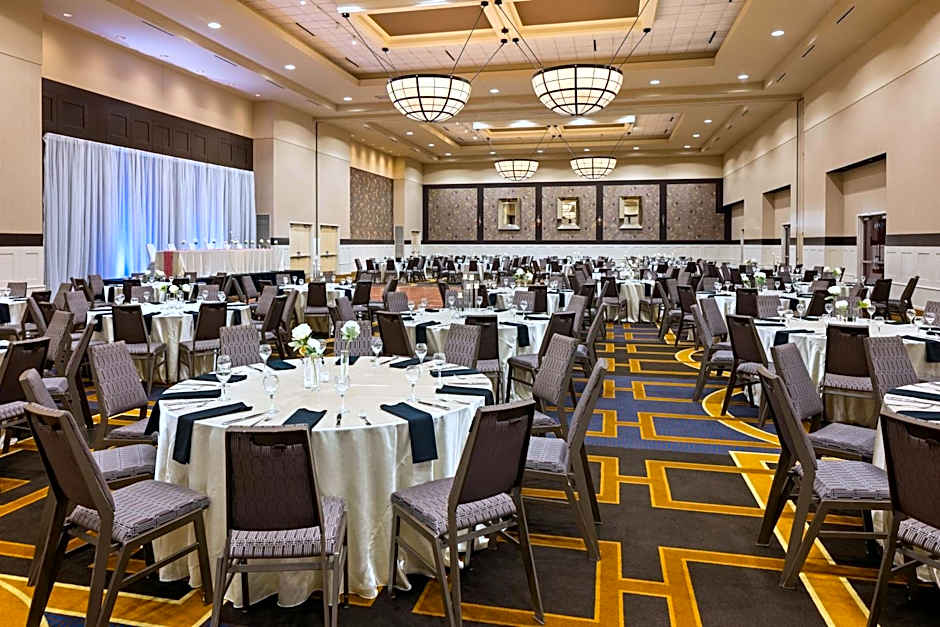 Sheraton Overland Park Hotel At The Convention Center