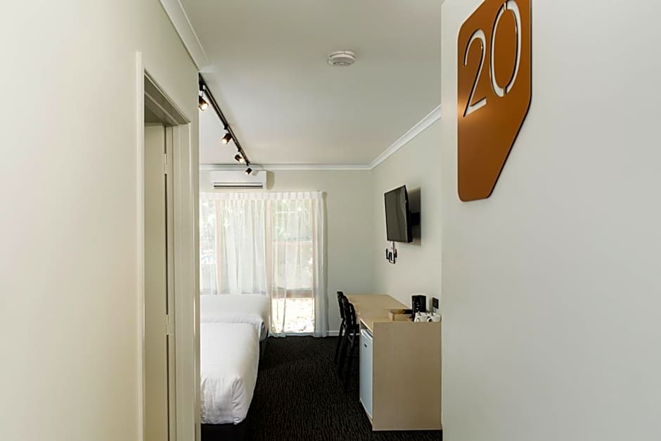 Nightcap At Balaclava Hotel