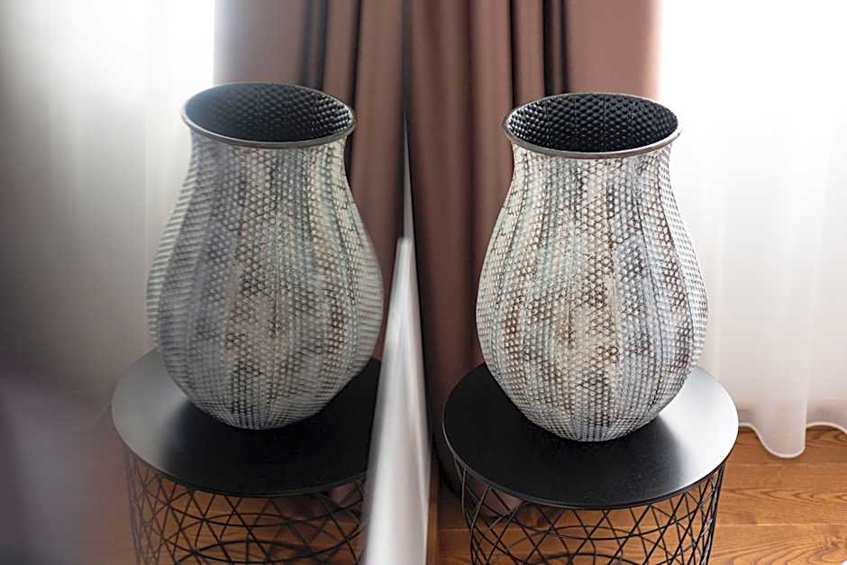 PEAK Aparthotel - Old Town - by CityHost