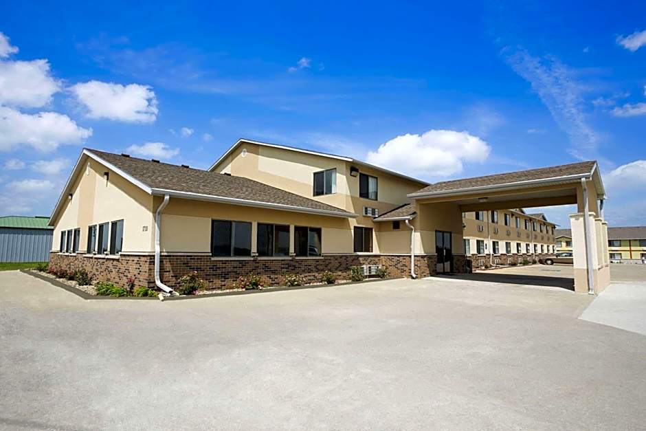 Super 8 by Wyndham Cameron