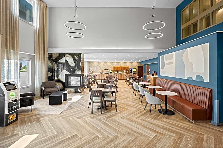 Home Inn & Suites Regina Airport