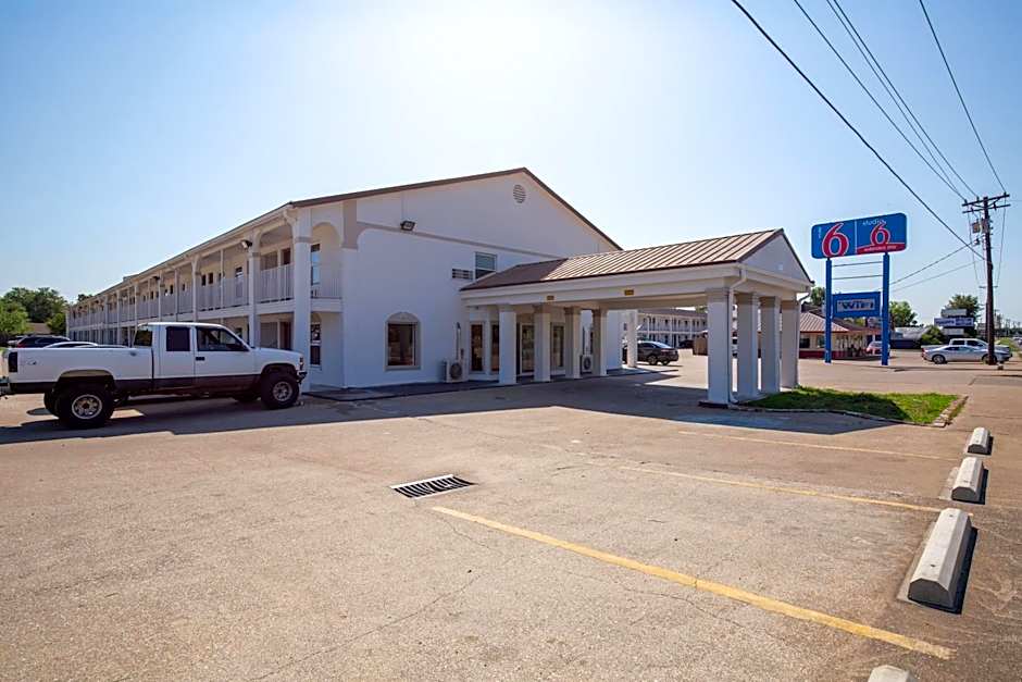 Motel 6-Bryan, TX - University Area