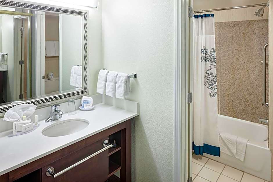 Residence Inn by Marriott Kansas City Country Club Plaza