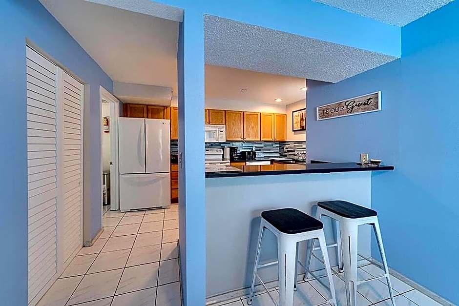 Siesta Key Beach - 2 Bedroom - 3 Beds - 3 Bathroom Duplex with Heated Swimming Pool