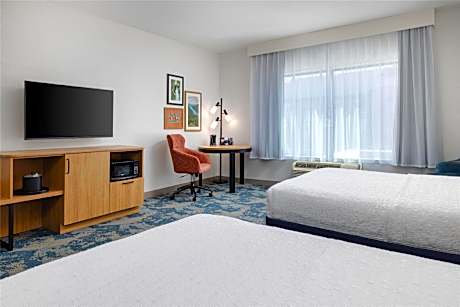 2 Queens Mobility Access W/tub Nonsmoking Microwv/fridge/hdtv/work Area Free Wi-fi/hot Breakfast Inc