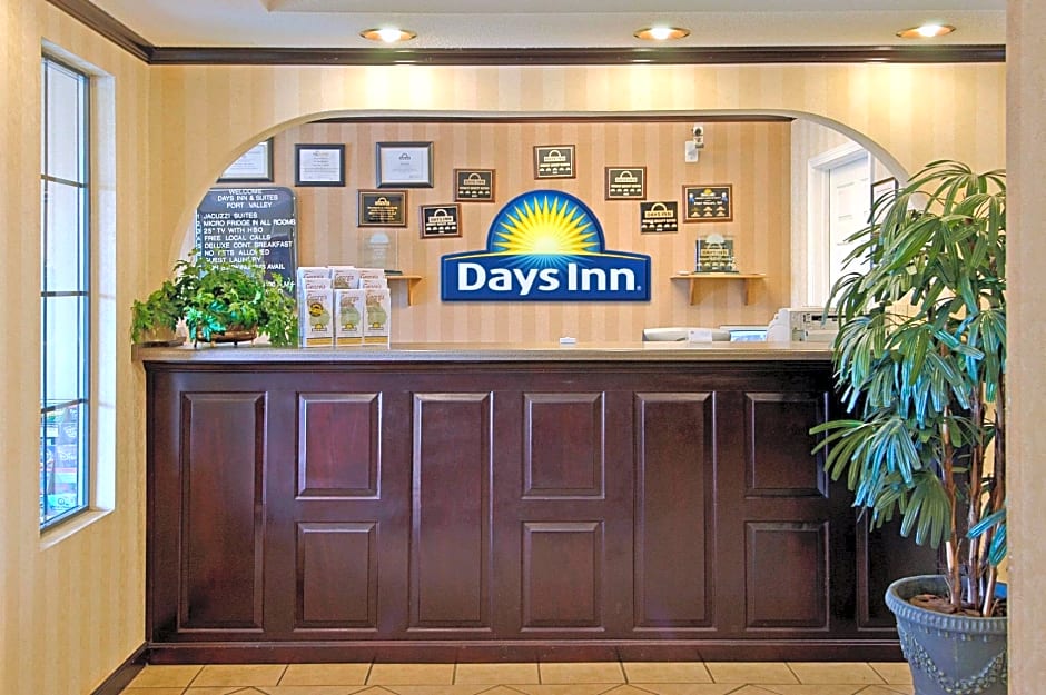 Days Inn & Suites by Wyndham Fort Valley