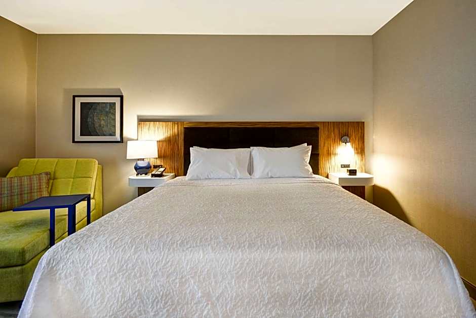 Hampton Inn By Hilton & Suites Detroit/Warren