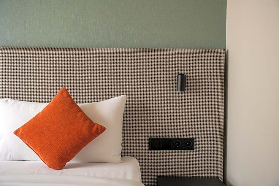 Escala Hotel & Suites