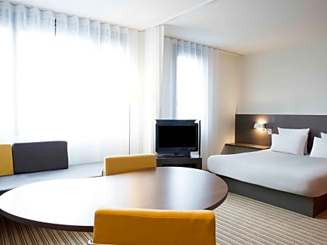 Superior Suite (Queen Bed)