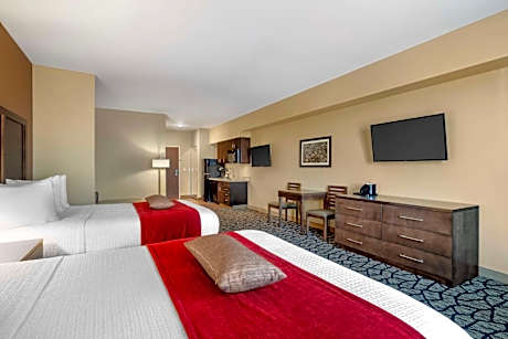Suite with Kitchenette, Two Queen Beds and Chaise - Communication Assistance/Non-Smoking