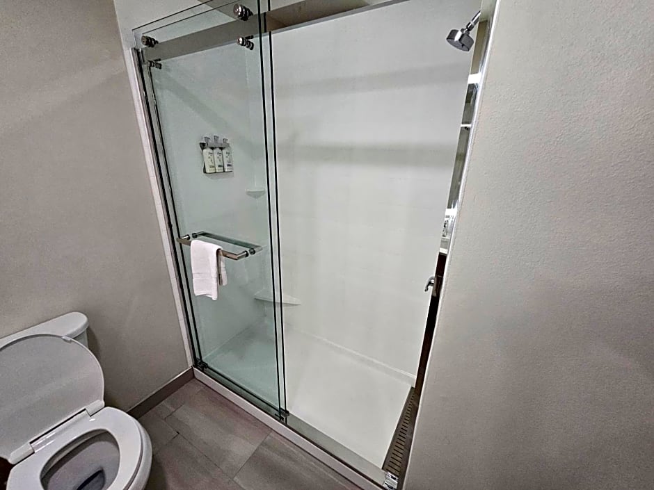 Holiday Inn Express Hotel & Suites Cincinnati-Blue Ash By IHG