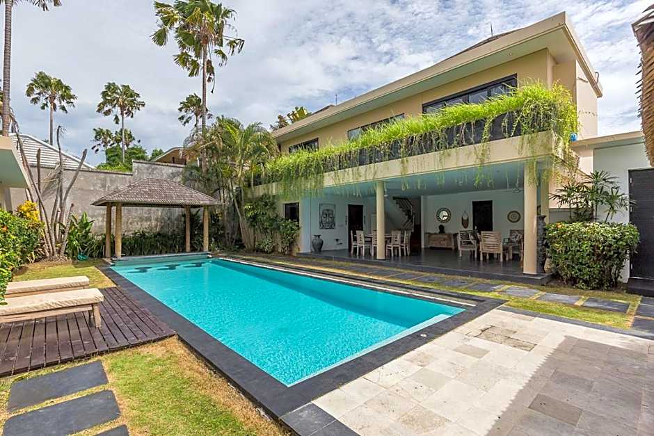 Beautiful Huge 4 bedrooms Villa in Canggu