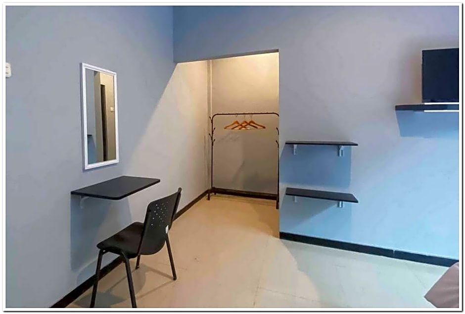 Syariah Near T2 Juanda Airport 2 by Reddoorz – Surabaja, IL