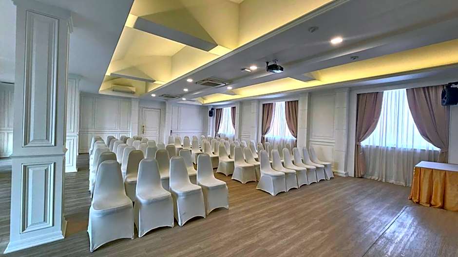 Grand Tara Garden Thai Hotel