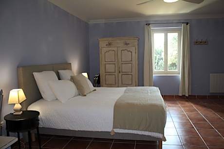 Triple room-Oversized-Private Bathroom-Garden View-Lavande