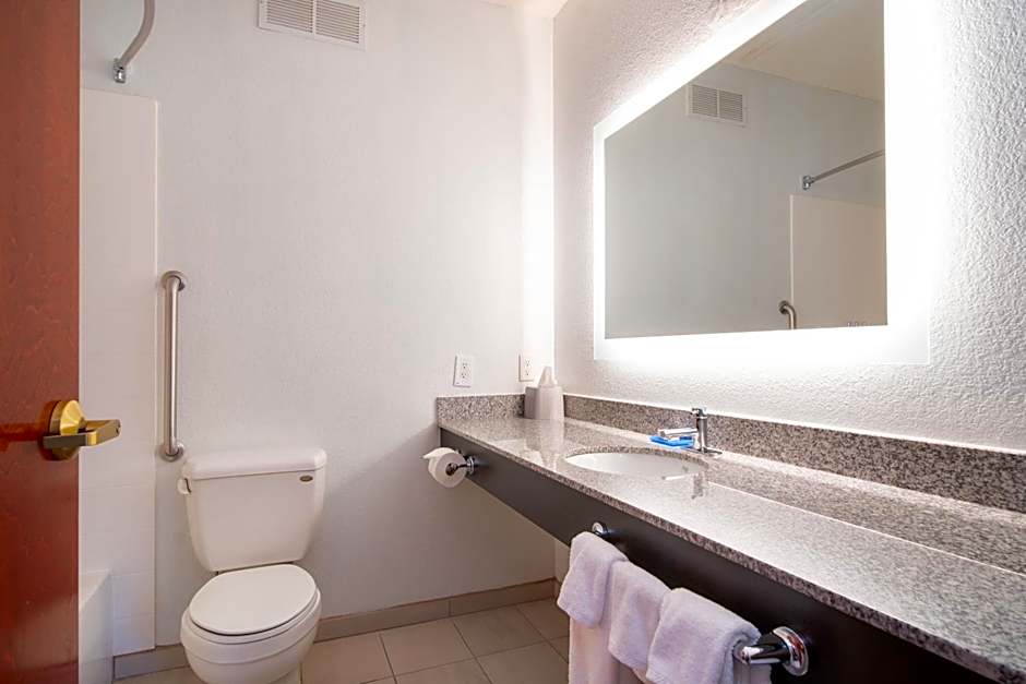 Holiday Inn Express Hotel & Suites Bedford By IHG