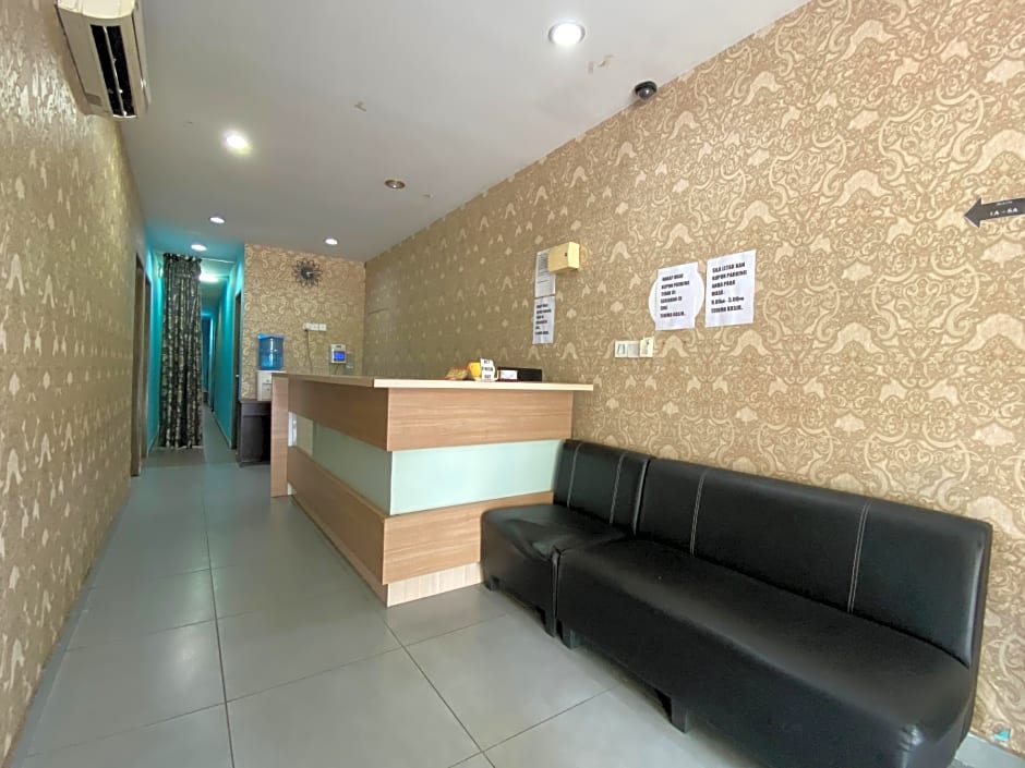 OYO 89760 Harmoni Inn Hotel