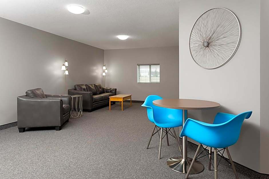 Travelodge by Wyndham Grande Prairie