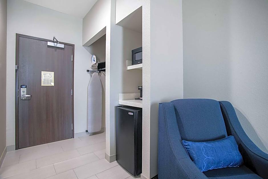 Holiday Inn Express & Suites East Tulsa - Catoosa By IHG