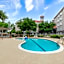 La Quinta Inn & Suites by Wyndham Houston Bush Iah South