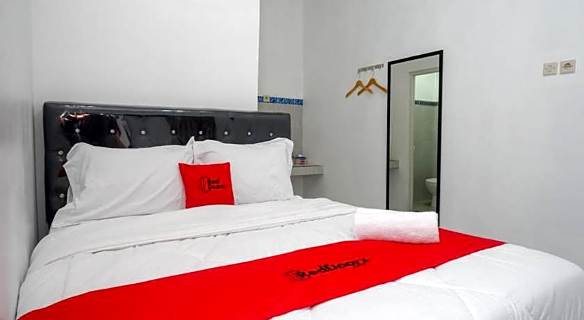 RedDoorz near Universitas Semarang 2