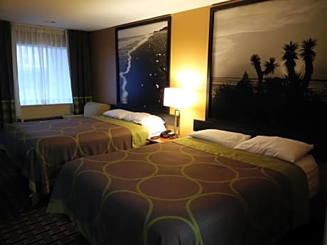 Queen Room with Two Queen Beds - Non-Smoking